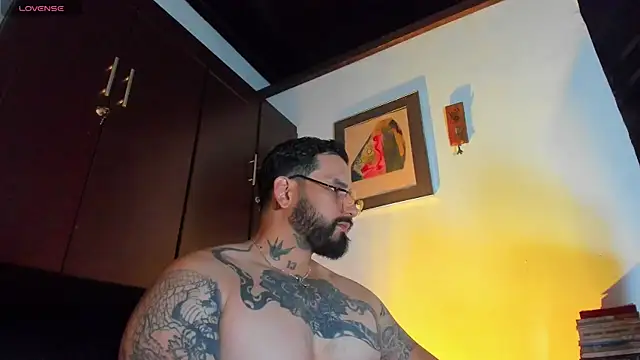 Snapshot of CamiloGray_ chatting on May 11, 1:39 pm CamiloGray online show from May 11, 1:39 pm
