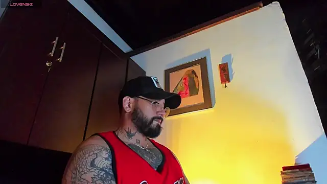 Snapshot of CamiloGray_ chatting on May 13, 12:13 pm CamiloGray online show from May 13, 12:13 pm