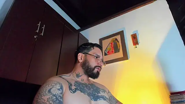 Snapshot of CamiloGray_ chatting on May 14, 2:46 pm CamiloGray online show from May 14, 2:46 pm