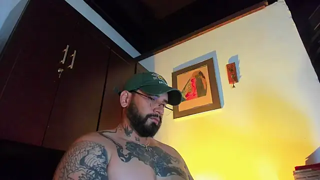 Snapshot of CamiloGray_ chatting on May 15, 2:02 pm CamiloGray online show from May 15, 2:02 pm