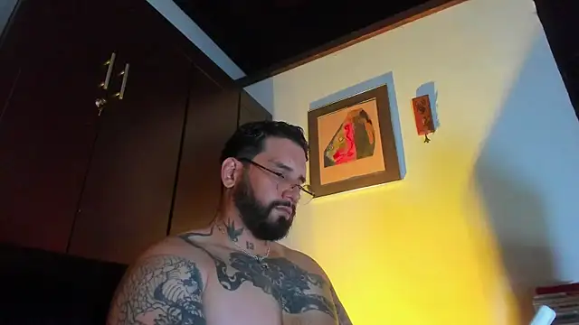 Snapshot of CamiloGray_ chatting on May 19, 2:34 pm CamiloGray online show from May 19, 2:34 pm