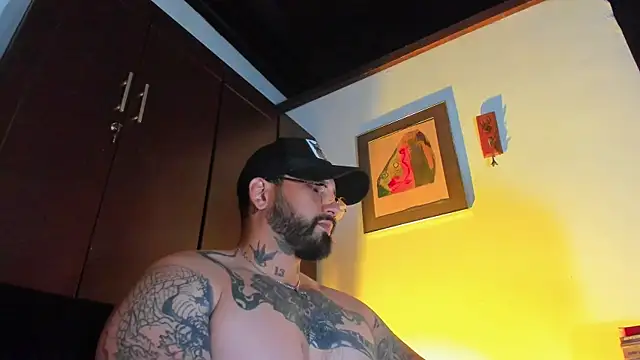 Snapshot of CamiloGray_ chatting on May 31, 12:12 pm CamiloGray online show from May 31, 12:12 pm