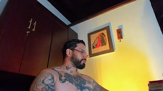 Snapshot of CamiloGray_ chatting on June 3, 2:33 pm CamiloGray online show from June 3, 2:33 pm