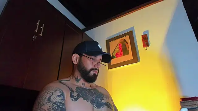 Snapshot of CamiloGray_ chatting on June 4, 1:50 pm CamiloGray online show from June 4, 1:50 pm