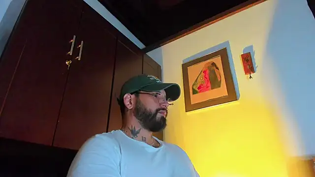 Snapshot of CamiloGray_ chatting on June 7, 12:53 pm CamiloGray online show from June 7, 12:53 pm
