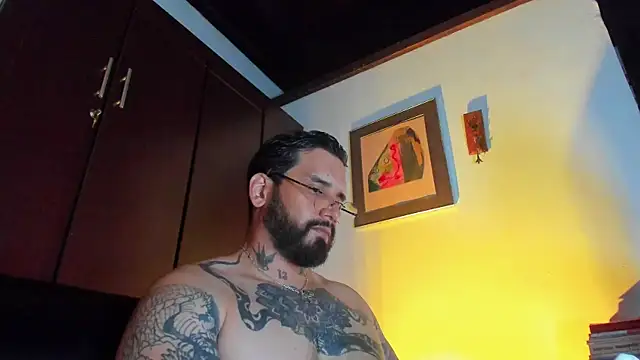 Snapshot of CamiloGray_ chatting on June 10, 2:49 pm CamiloGray online show from June 10, 2:49 pm