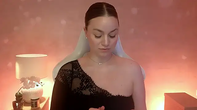 Snapshot of MilaFleur chatting on February 24, 3:21 pm MilaFleur online show from February 24, 3:21 pm