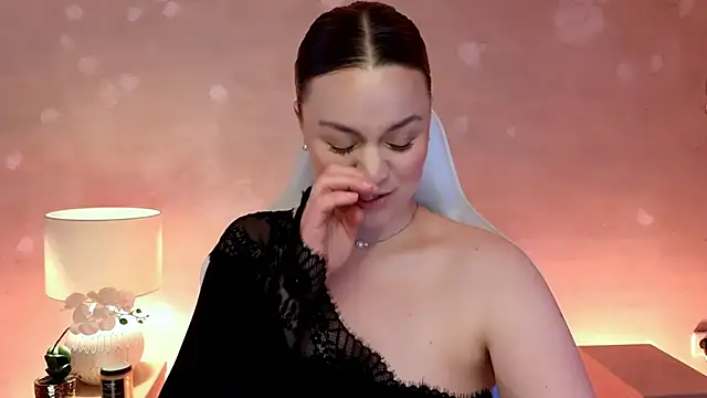 Snapshot of MilaFleur chatting on February 27, 3:01 pm MilaFleur online show from February 27, 3:01 pm