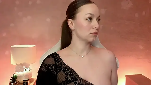 Snapshot of MilaFleur chatting on March 20, 3:17 pm MilaFleur online show from March 20, 3:17 pm