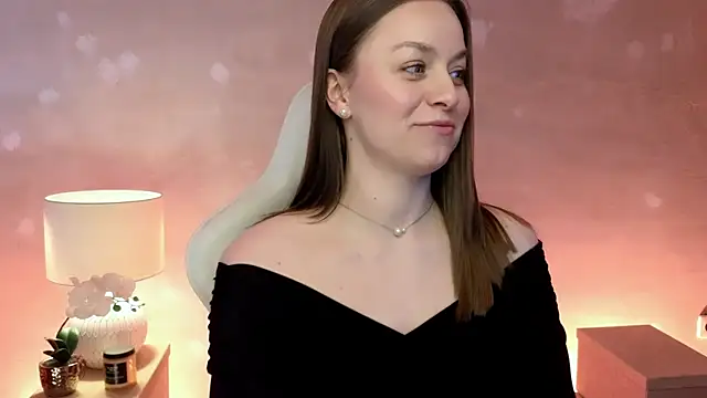 Snapshot of MilaFleur chatting on April 8, 2:28 pm MilaFleur online show from April 8, 2:28 pm