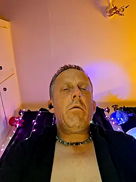 Snapshot of brandonpatteson chatting on February 17, 10:01 am brandonpatteson online show from February 17, 10:01 am