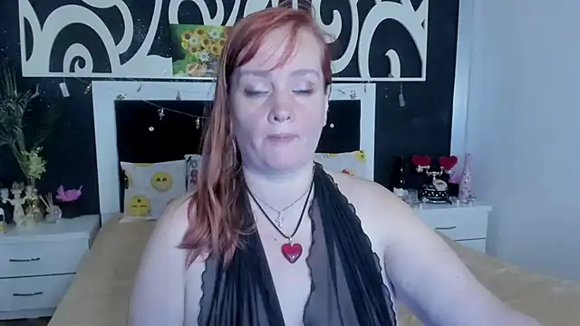 Snapshot of SinFulTitsDD chatting on January 5, 4:25 am SinFulTitsDD online show from January 5, 4:25 am