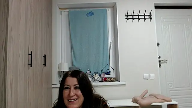 Snapshot of increible_della chatting on May 27, 6:27 pm increible della online show from May 27, 6:27 pm