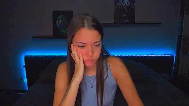 Snapshot of AlexaBarkley chatting on October 13, 12:21 am AlexaBarkley online show from October 13, 12:21 am