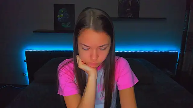 Snapshot of AlexaBarkley chatting on October 14, 12:11 am AlexaBarkley online show from October 14, 12:11 am