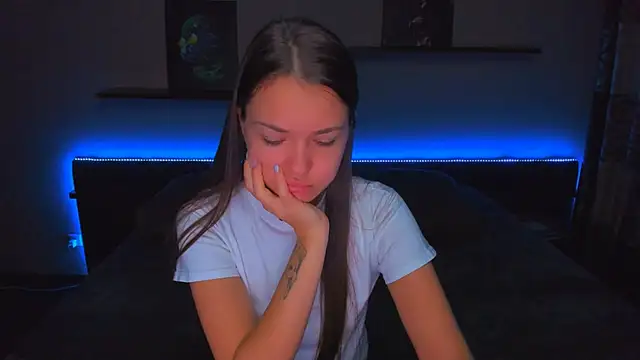 Snapshot of AlexaBarkley chatting on November 4, 12:21 am AlexaBarkley online show from November 4, 12:21 am