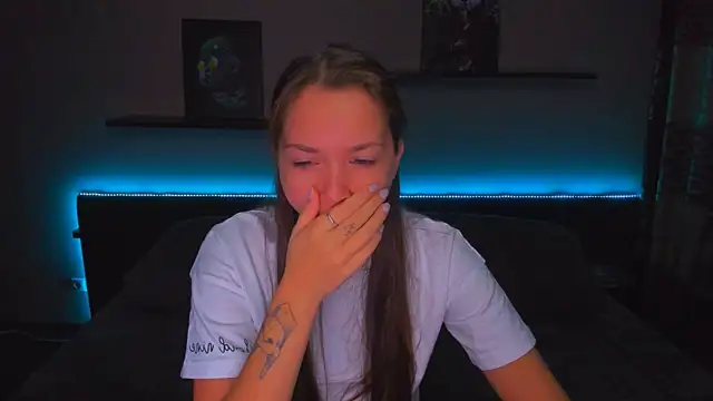 Snapshot of AlexaBarkley chatting on December 17, 12:16 am AlexaBarkley online show from December 17, 12:16 am