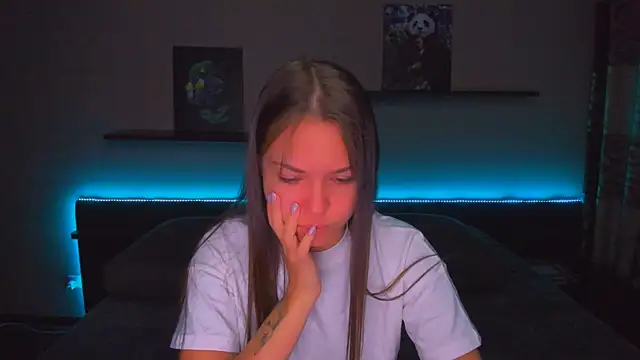 Snapshot of AlexaBarkley chatting on December 18, 12:17 am AlexaBarkley online show from December 18, 12:17 am