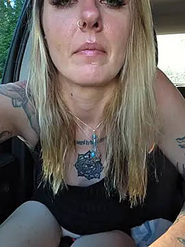 SheIsSomething online show from June 14, 1:47 am
