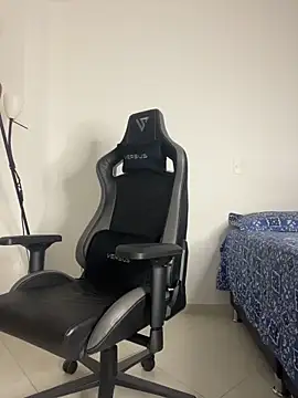 steven smith05 online show from October 7, 1:36 am