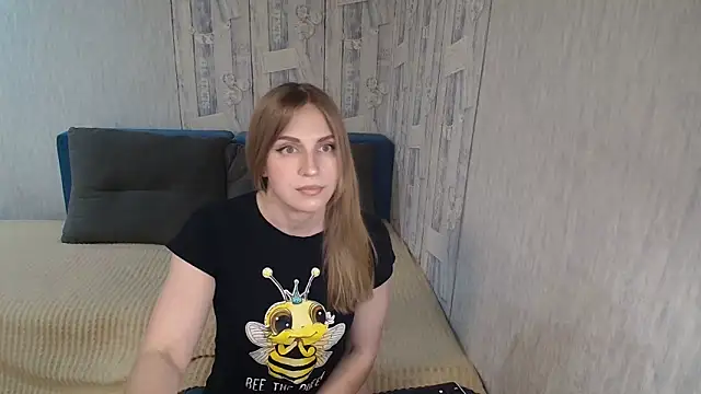 Pilly green  online show from May 19, 7:37 am