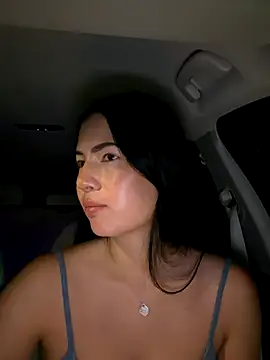 Snapshot of clairewntr chatting on October 24, 7:21 pm clairewntr online show from October 24, 7:21 pm