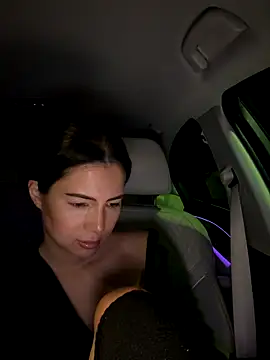 Snapshot of clairewntr chatting on November 21, 8:07 pm clairewntr online show from November 21, 8:07 pm