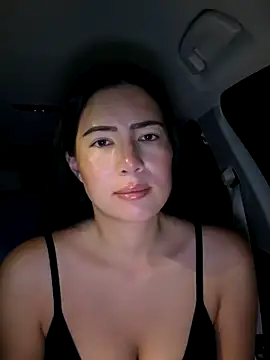 Snapshot of clairewntr chatting on December 5, 9:00 pm clairewntr online show from December 5, 9:00 pm