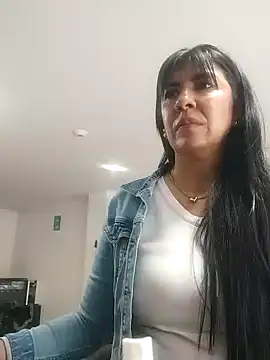 aisha latina online show from October 7, 4:26 pm