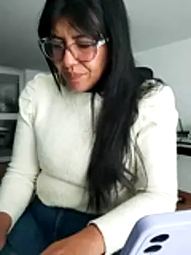 aisha latina online show from March 27, 2:50 pm