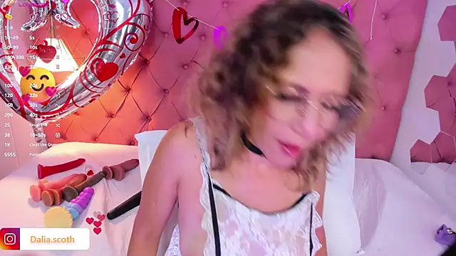 Snapshot of DaliaScoth chatting on February 18, 1:54 am DaliaScoth online show from February 18, 1:54 am