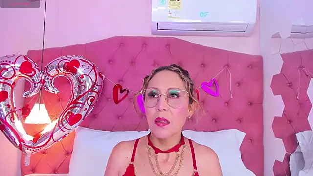 Snapshot of DaliaScoth chatting on February 18, 7:19 pm DaliaScoth online show from February 18, 7:19 pm