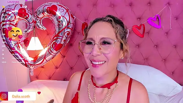 Snapshot of DaliaScoth chatting on February 19, 1:29 am DaliaScoth online show from February 19, 1:29 am