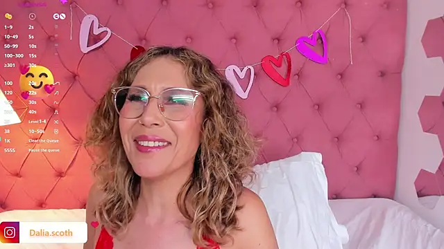 Snapshot of DaliaScoth chatting on February 22, 1:44 am DaliaScoth online show from February 22, 1:44 am