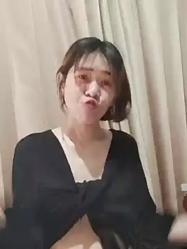Snapshot of Little_suzy5 chatting on December 12, 1:32 am Little suzy5 online show from December 12, 1:32 am