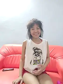 Snapshot of Little_suzy5 chatting on December 17, 9:32 pm Little suzy5 online show from December 17, 9:32 pm