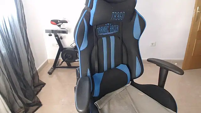 Snapshot of LARACRUZ30 chatting on March 2, 4:14 pm LARACRUZ30 online show from March 2, 4:14 pm