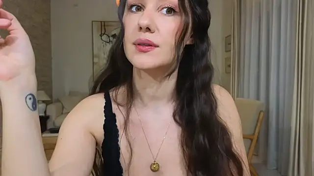 Snapshot of diamond_desiree chatting on March 15, 10:38 pm diamond desiree online show from March 15, 10:38 pm