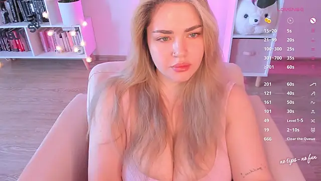 pussy-kattt online show from May 27, 8:00 am