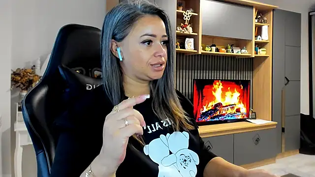 Snapshot of Claire95_ chatting on October 22, 4:24 am Claire95 online show from October 22, 4:24 am