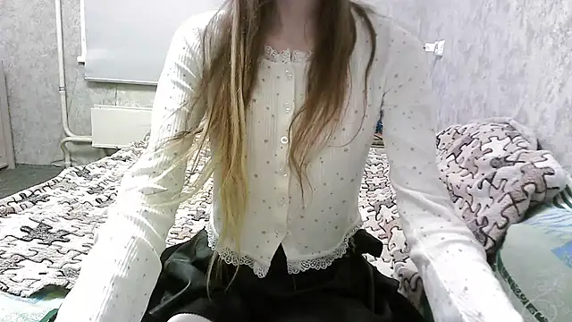 Snapshot of KittyBounty chatting on December 18, 7:20 pm KittyBounty online show from December 18, 7:20 pm