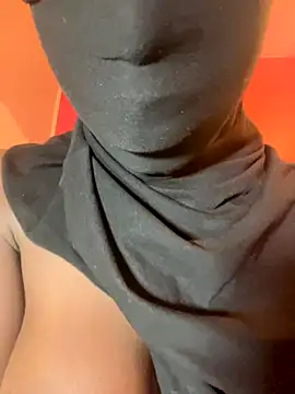 Snapshot of Bella_Binta chatting on October 28, 12:03 am Bella Binta online show from October 28, 12:03 am