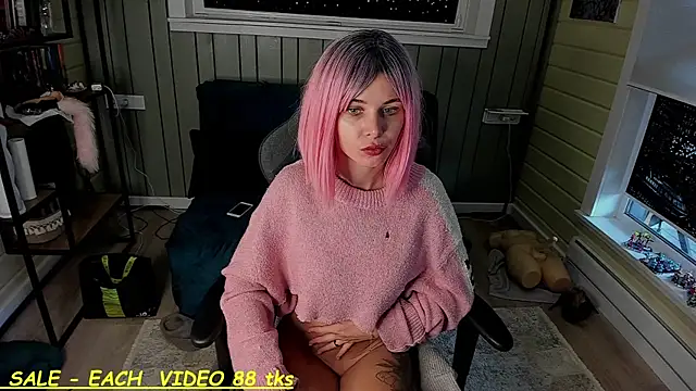 Snapshot of SandyChris chatting on October 5, 9:40 am SandyChris online show from October 5, 9:40 am