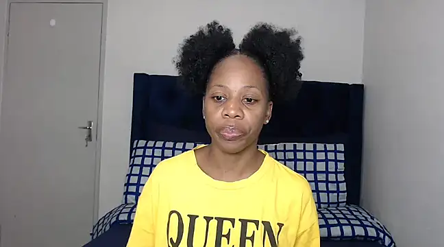 Snapshot of QUEENMANDYY chatting on March 3, 2:15 am QUEENMANDYY online show from March 3, 2:15 am