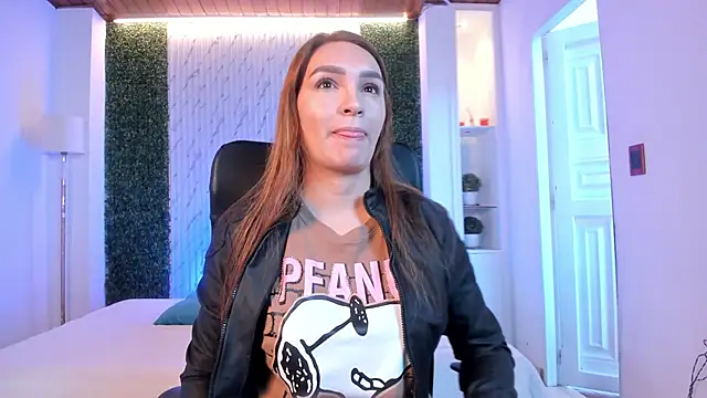 Snapshot of miataylorr1 chatting on October 9, 12:03 pm miataylorr1 online show from October 9, 12:03 pm