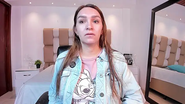 Snapshot of miataylorr1 chatting on November 15, 12:56 pm miataylorr1 online show from November 15, 12:56 pm