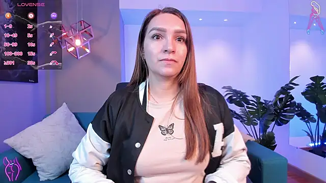 Snapshot of miataylorr1 chatting on November 25, 11:21 am miataylorr1 online show from November 25, 11:21 am