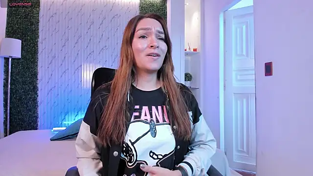 Snapshot of miataylorr1 chatting on December 5, 11:41 am miataylorr1 online show from December 5, 11:41 am