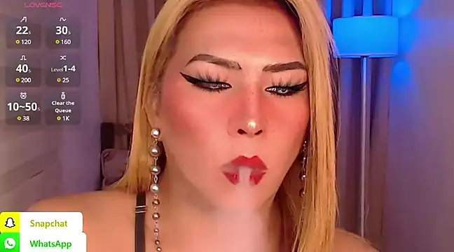 QUEEN GIAMOORE69 online show from December 14, 1:28 am
