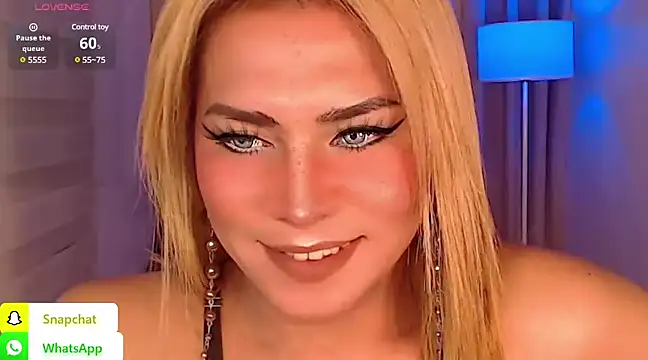 QUEEN GIAMOORE69 online show from December 15, 12:29 am